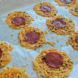 Keto Pepperoni pizza crisps